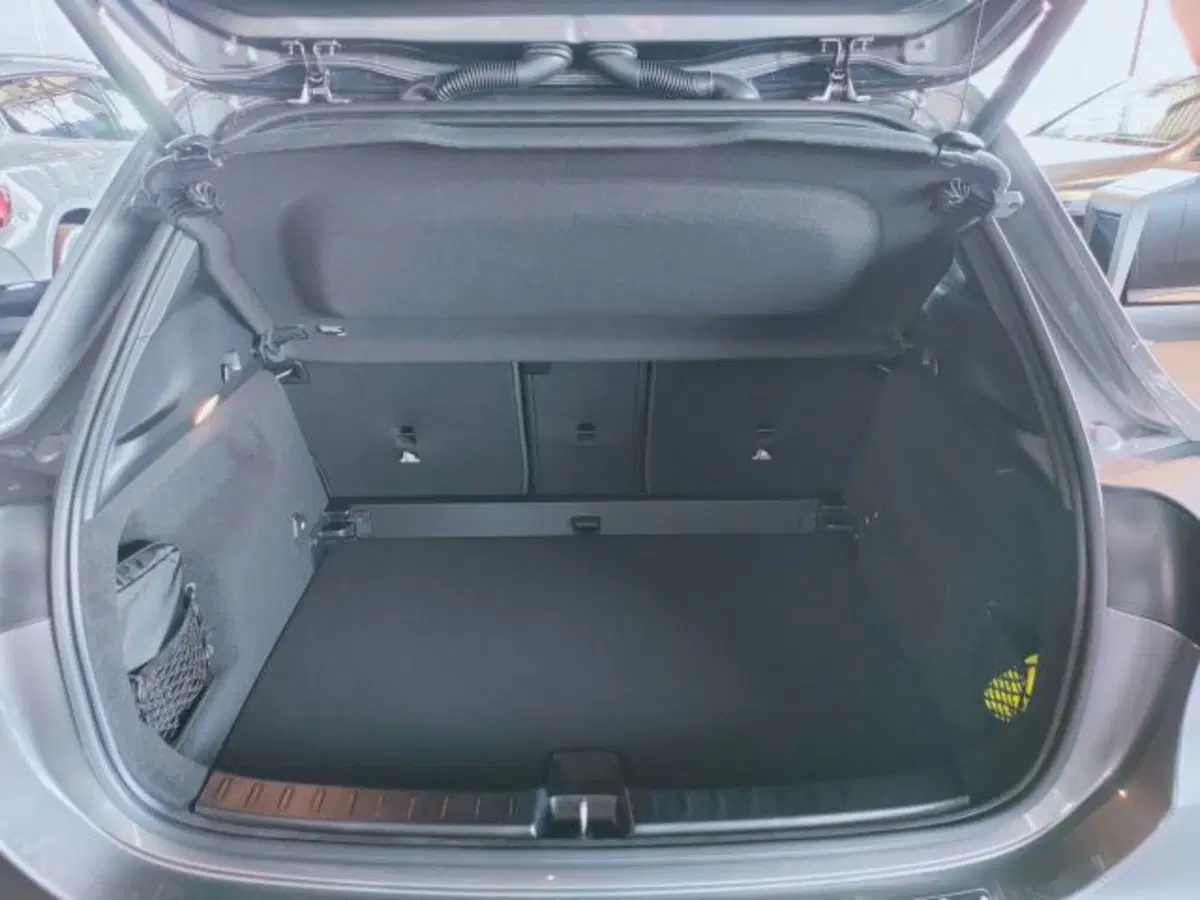 Mercedes-Benz GLA SUV nuova a Teramo (6)