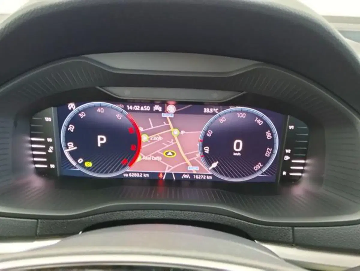Skoda Karoq usata a Como (12)