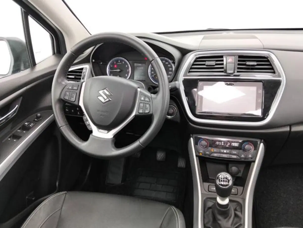 Suzuki S-Cross usata a Como (10)