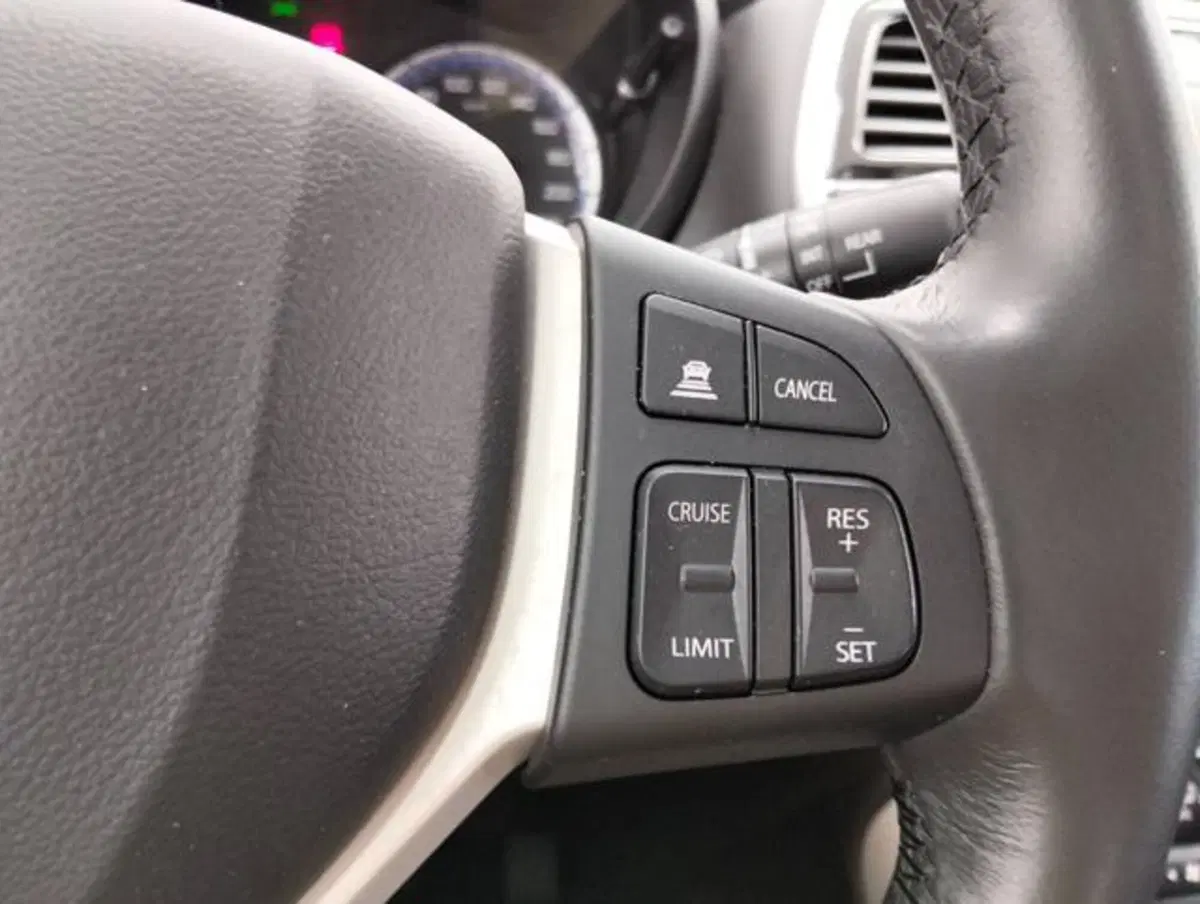Suzuki S-Cross usata a Como (11)
