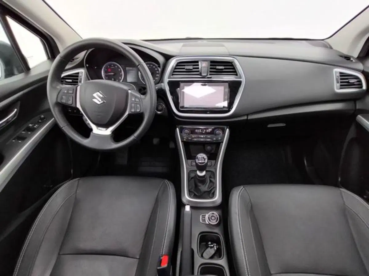 Suzuki S-Cross usata a Como (4)