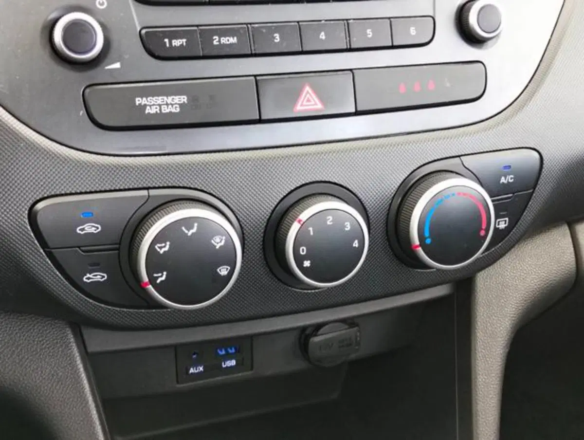 Hyundai i10 usata a Como (12)