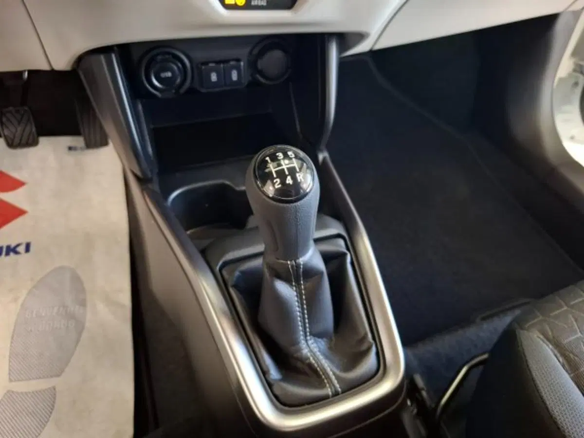 Suzuki Swift nuova a Reggio Emilia (11)