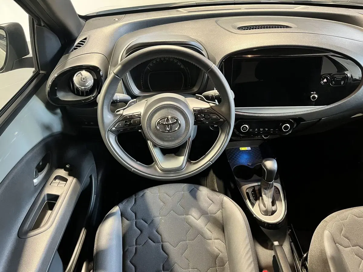 Toyota Aygo X usata a Modena (8)