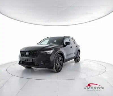 Volvo XC40 2.0 b3 Plus Black Edition auto nuova a Corciano