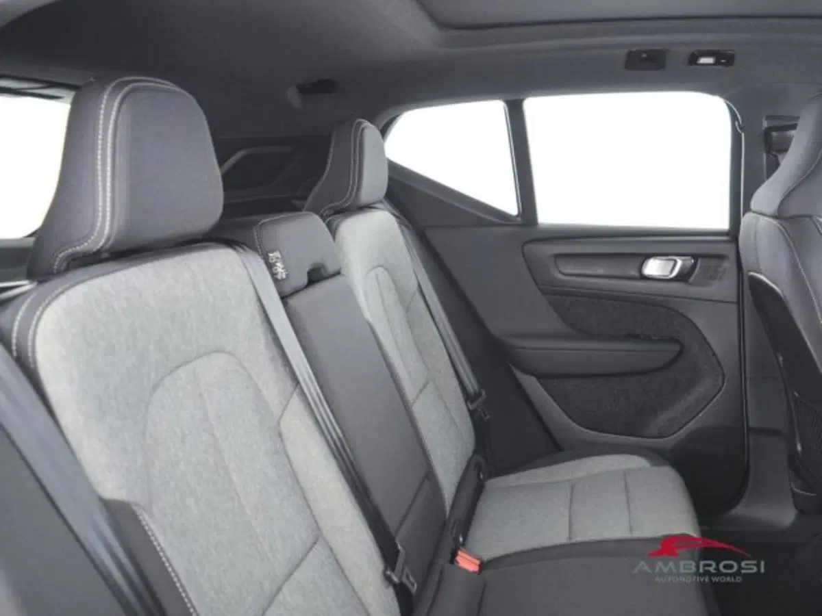 Volvo XC40 nuova a Perugia (11)