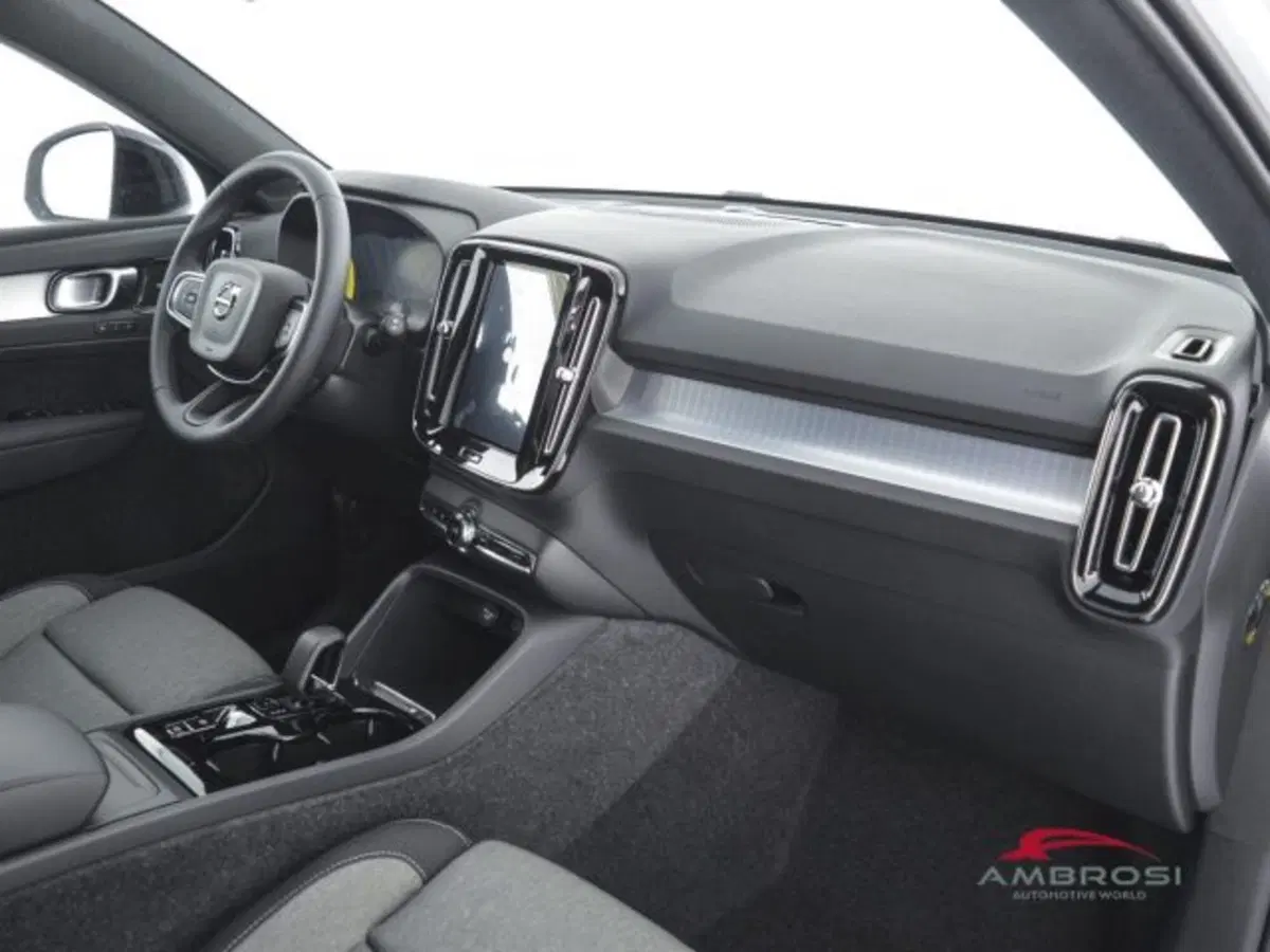 Volvo XC40 nuova a Perugia (12)