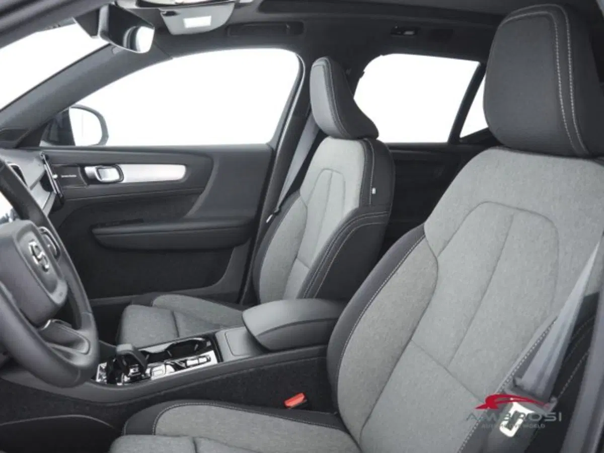Volvo XC40 nuova a Perugia (9)