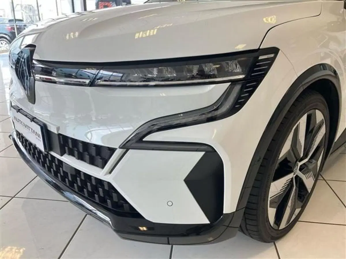 Renault Megane E-Tech Electric usata a Como (7)