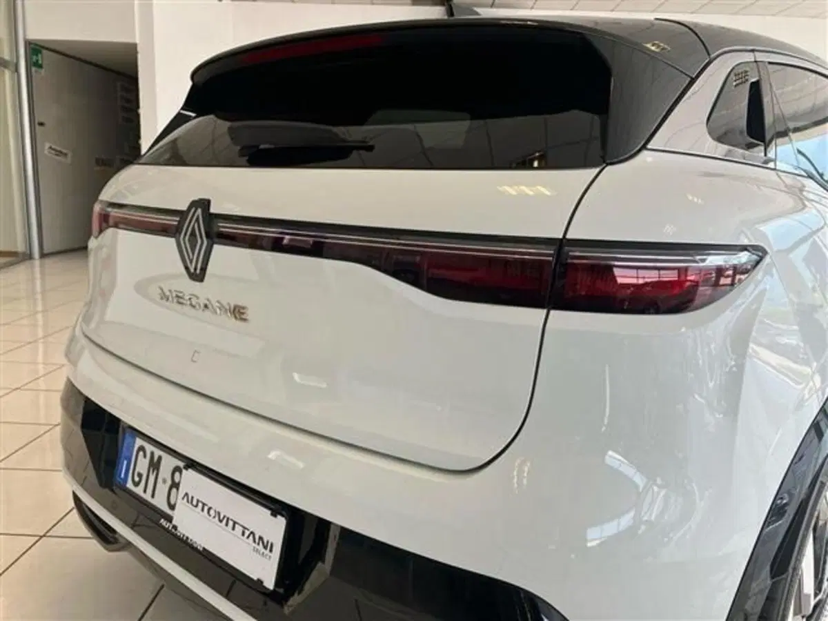 Renault Megane E-Tech Electric usata a Como (8)