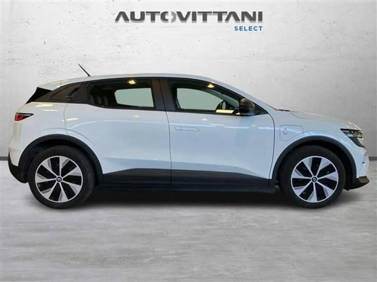 Renault Megane E-Tech Electric usata a Como (5)