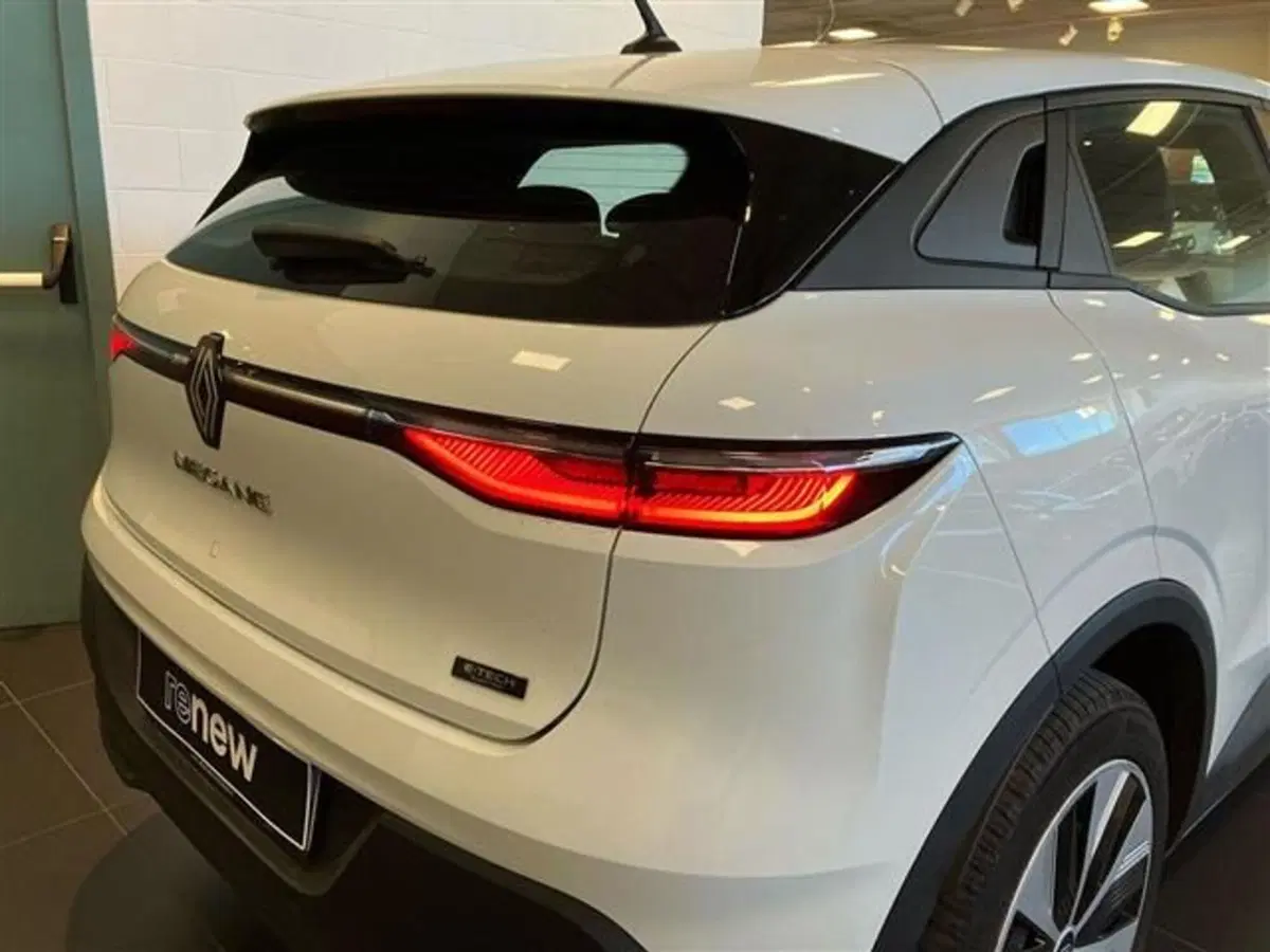 Renault Megane E-Tech Electric usata a Como (8)