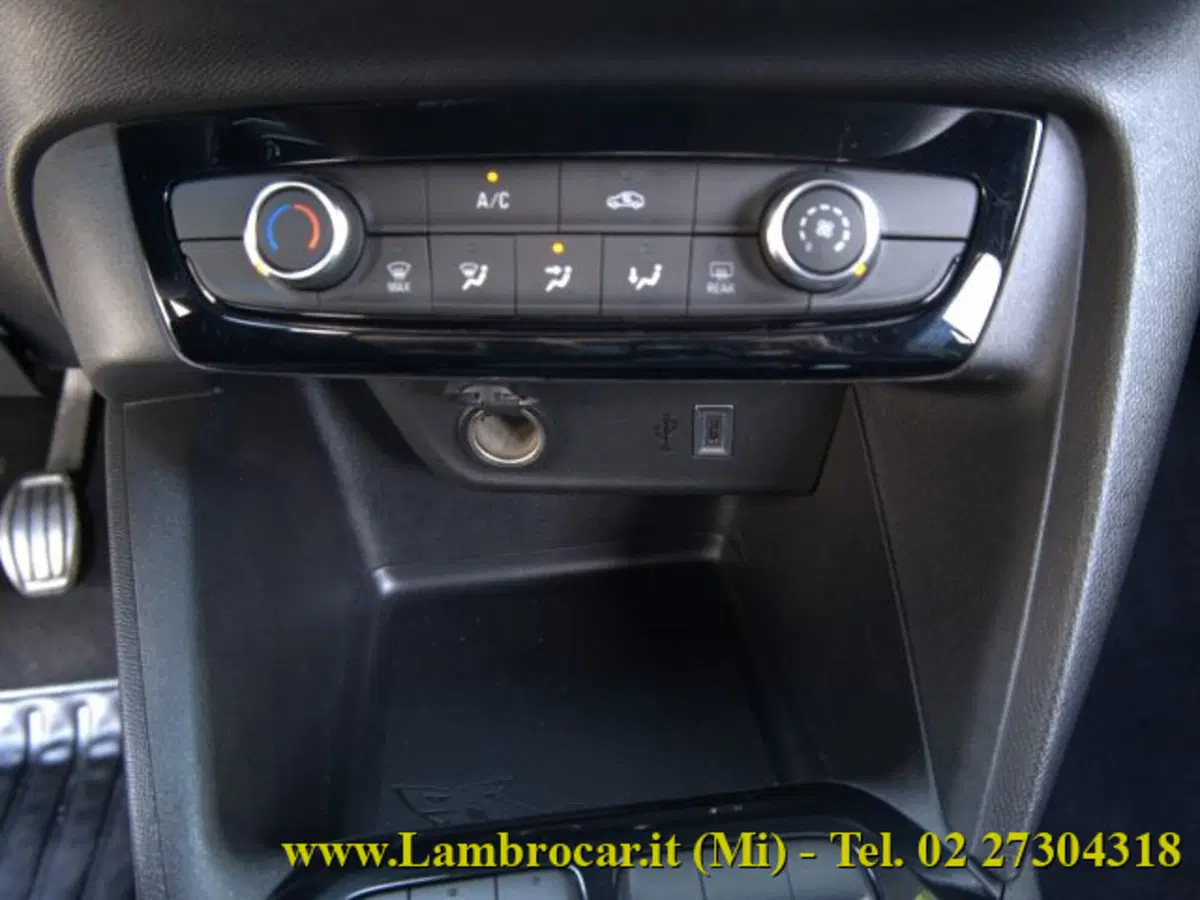 Opel Corsa usata a Milano (11)