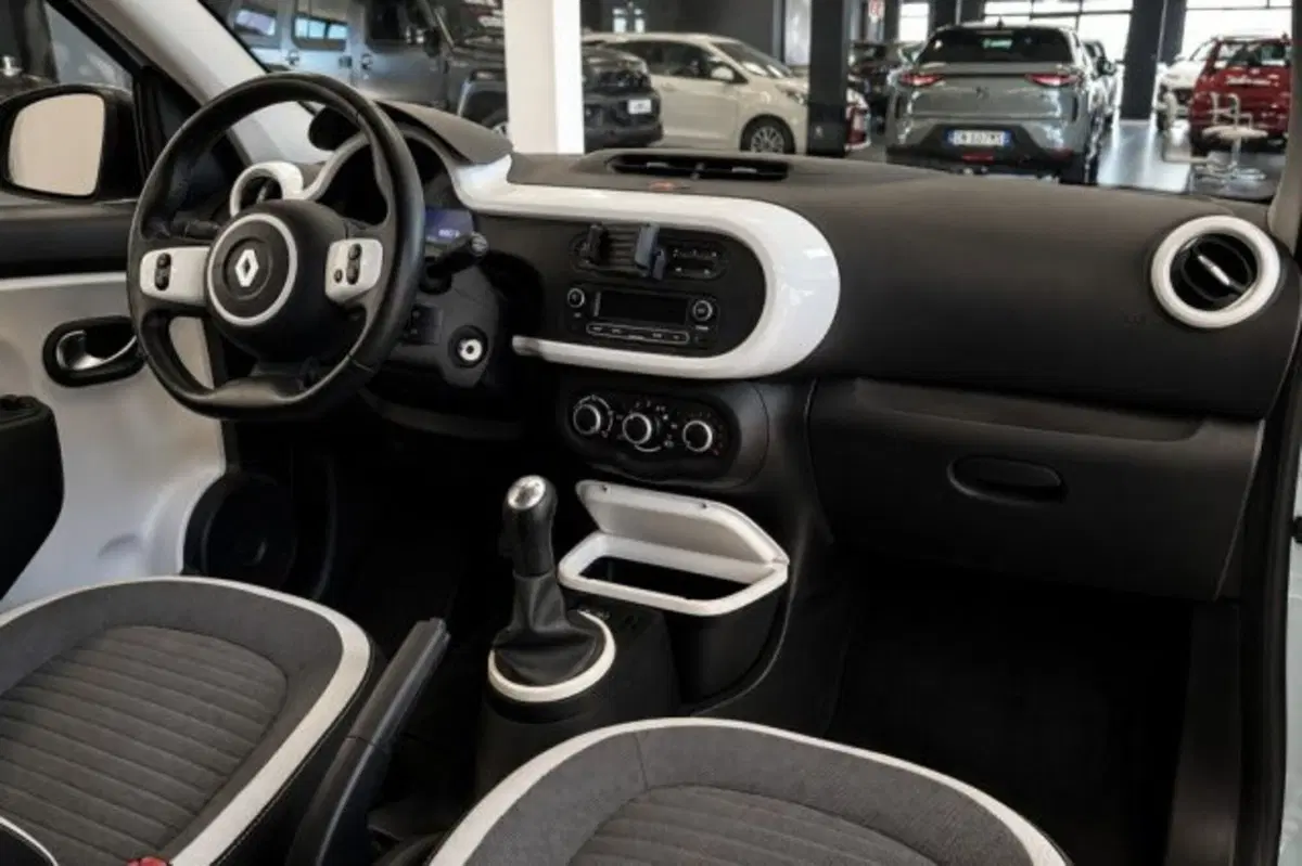 Renault Twingo usata a Latina (9)