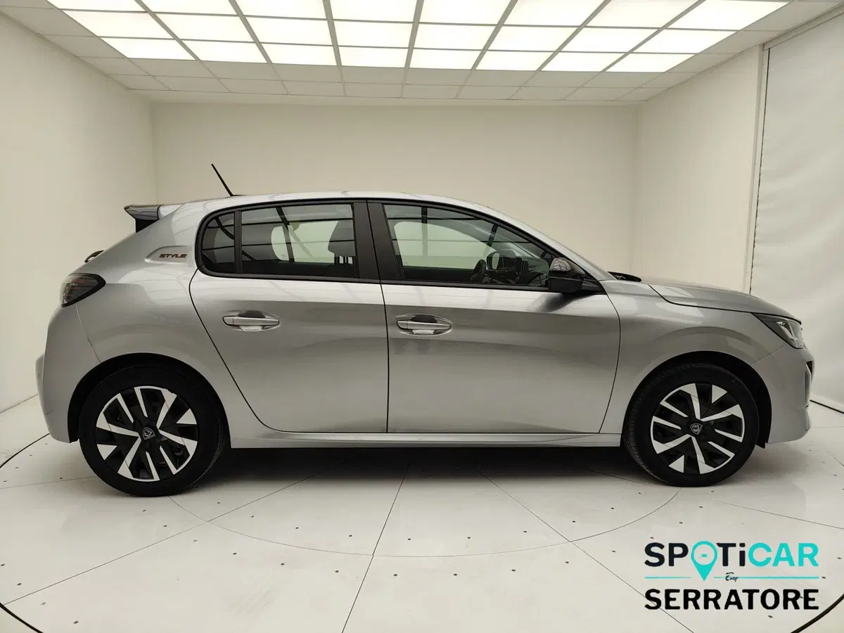 Peugeot 208 usata a Como (18)