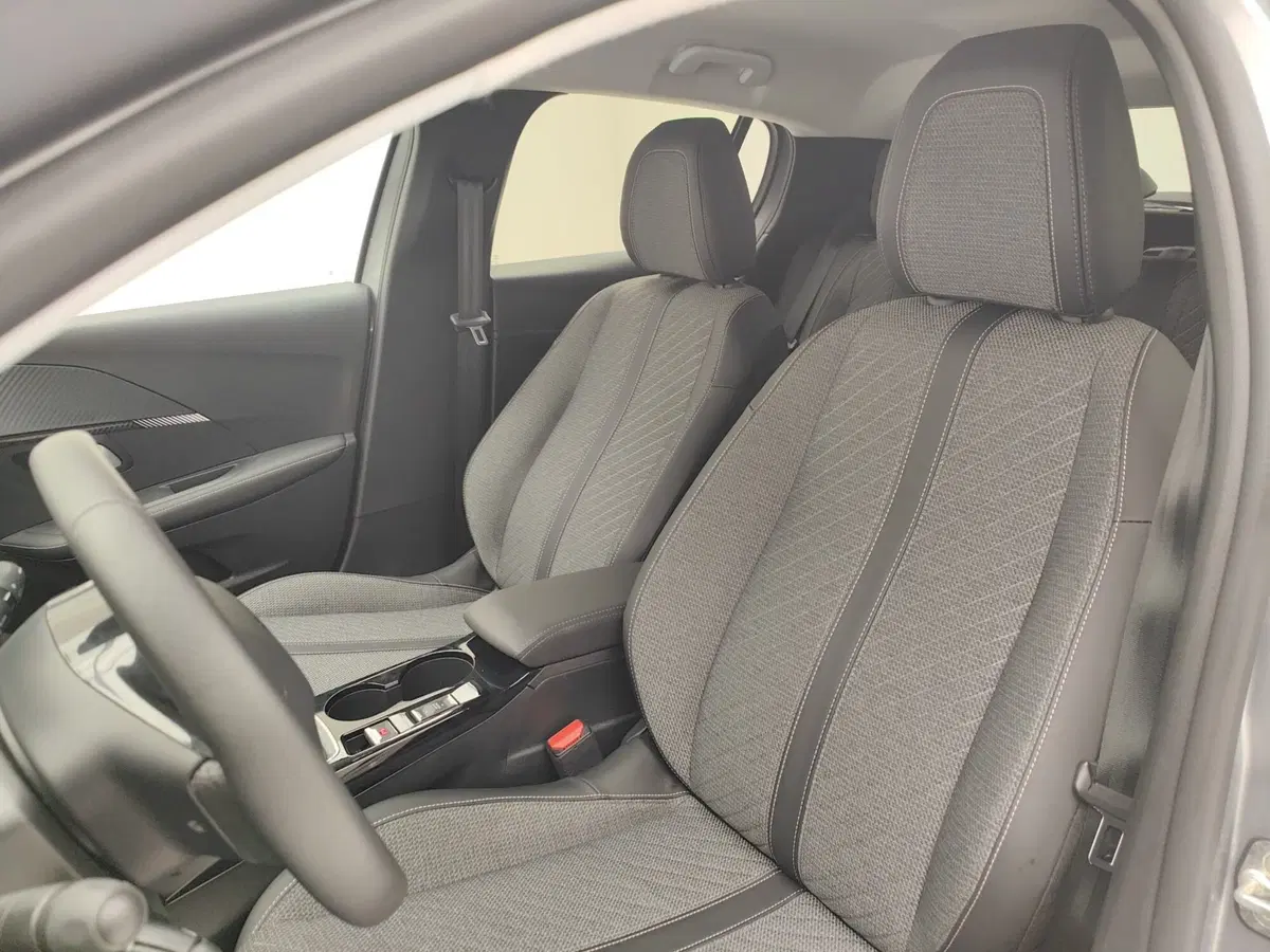 Peugeot 208 usata a Como (11)