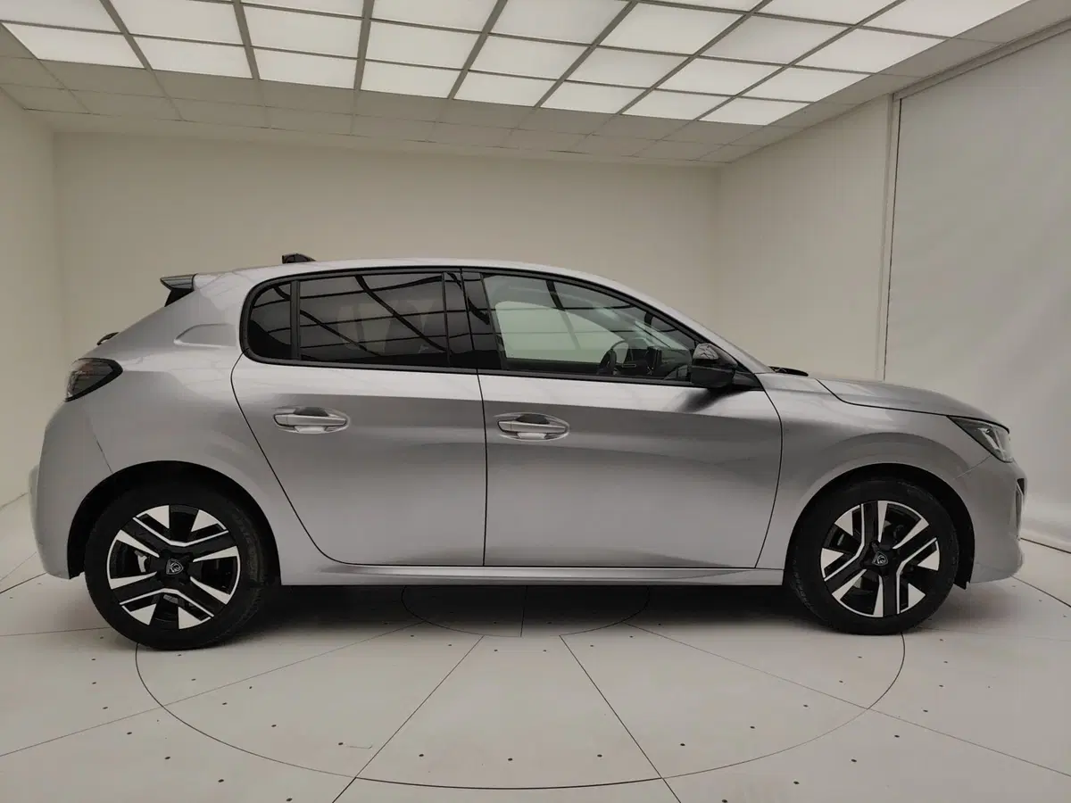 Peugeot 208 usata a Como (17)