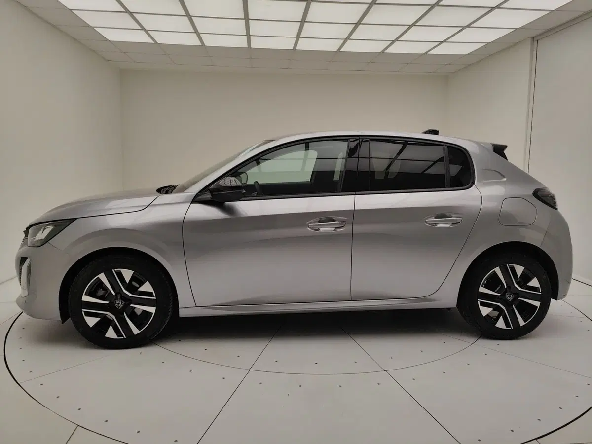 Peugeot 208 usata a Como (18)