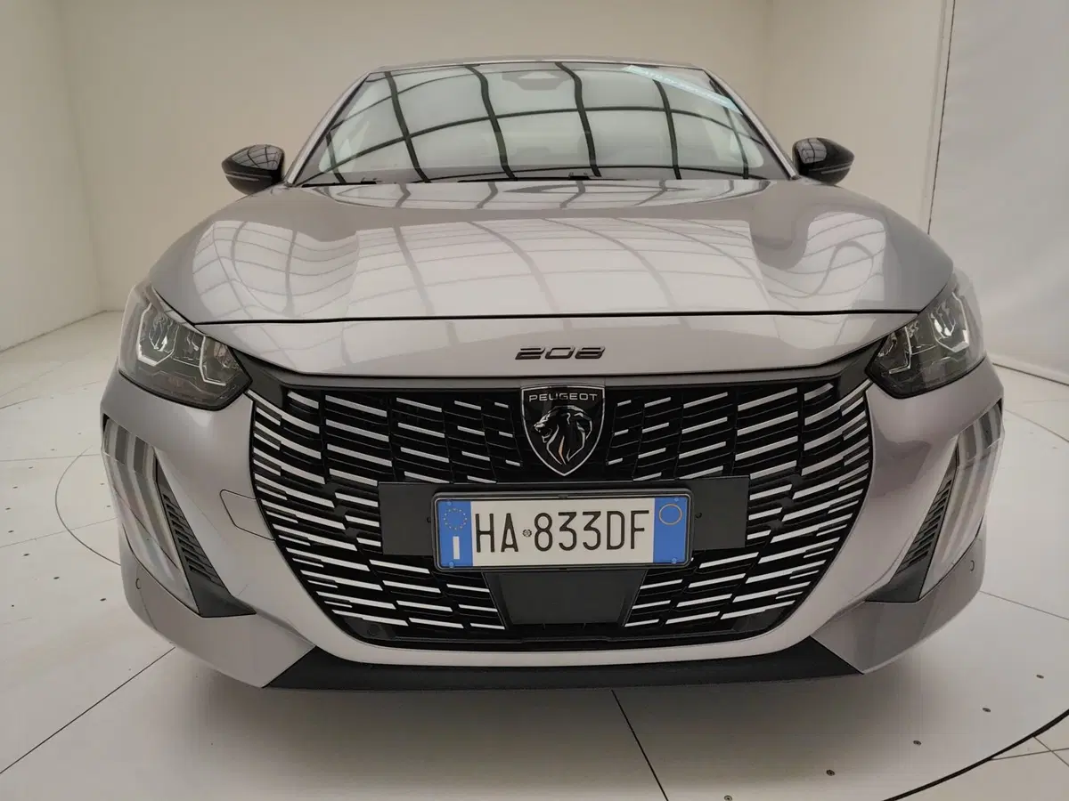 Peugeot 208 usata a Como (2)