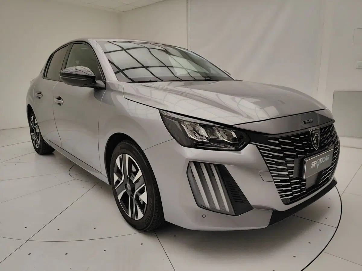 Peugeot 208 usata a Como (3)