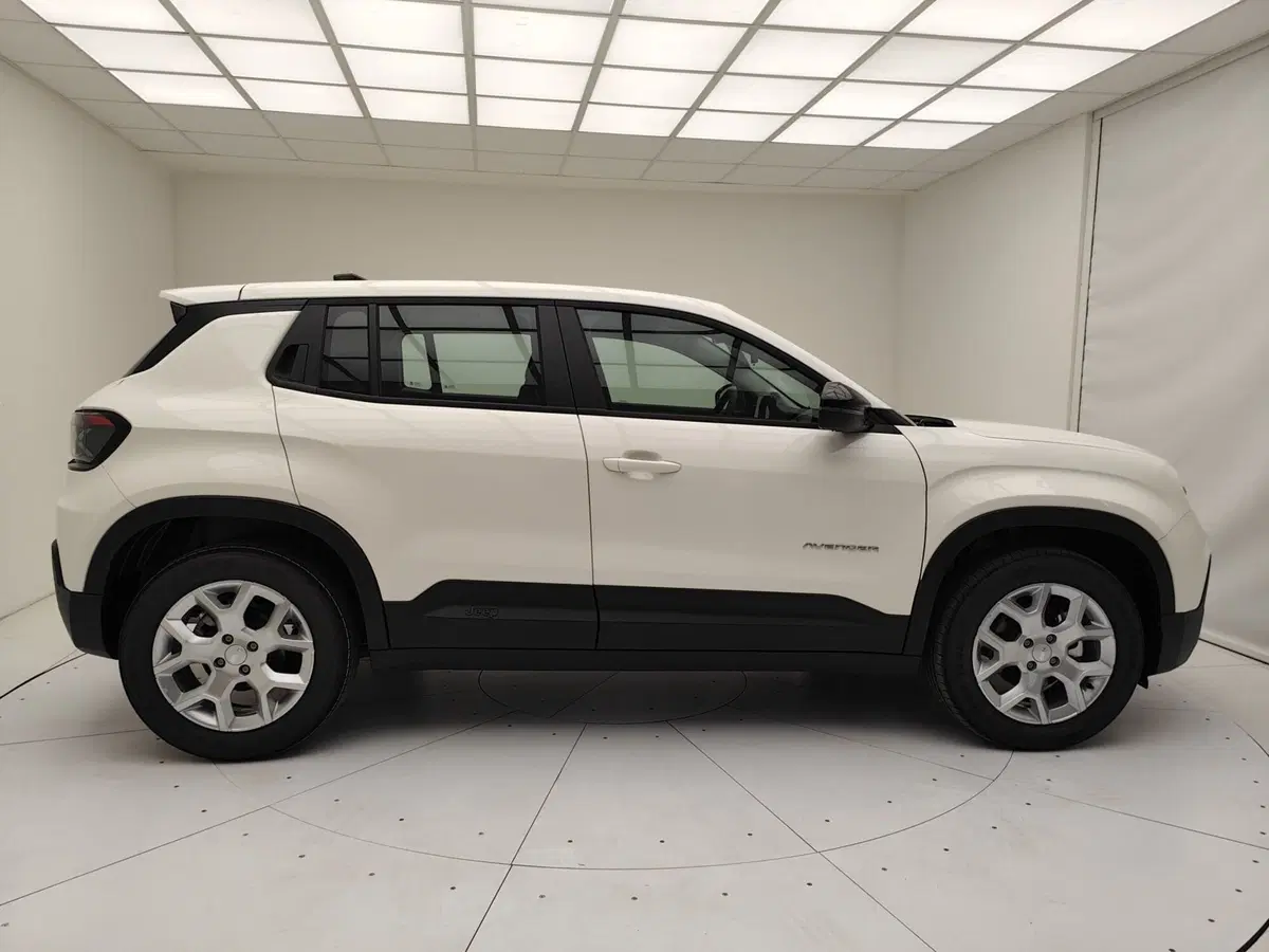 Jeep Avenger nuova a Como (20)