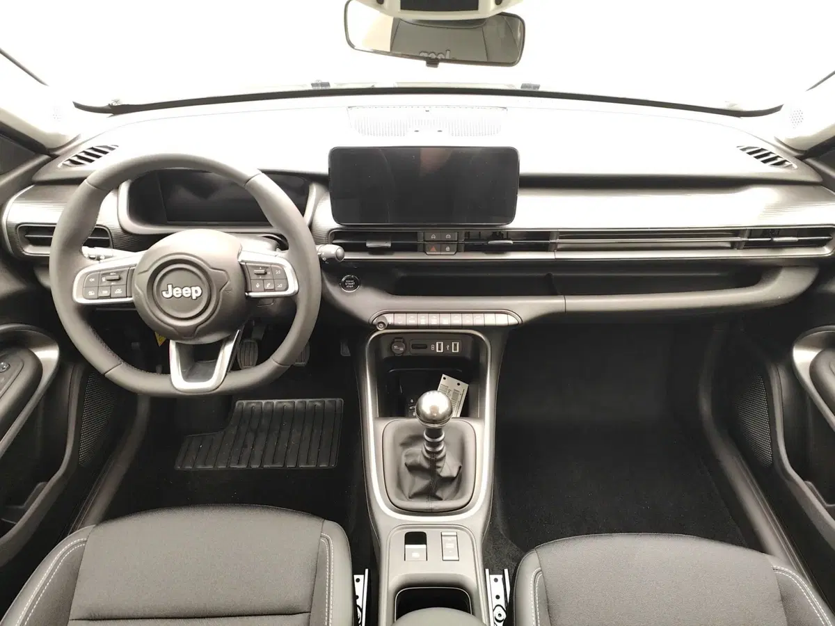 Jeep Avenger nuova a Como (7)