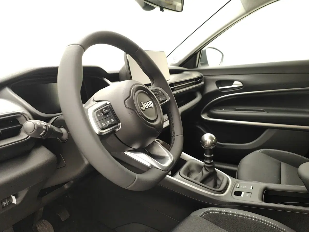 Jeep Avenger nuova a Como (9)
