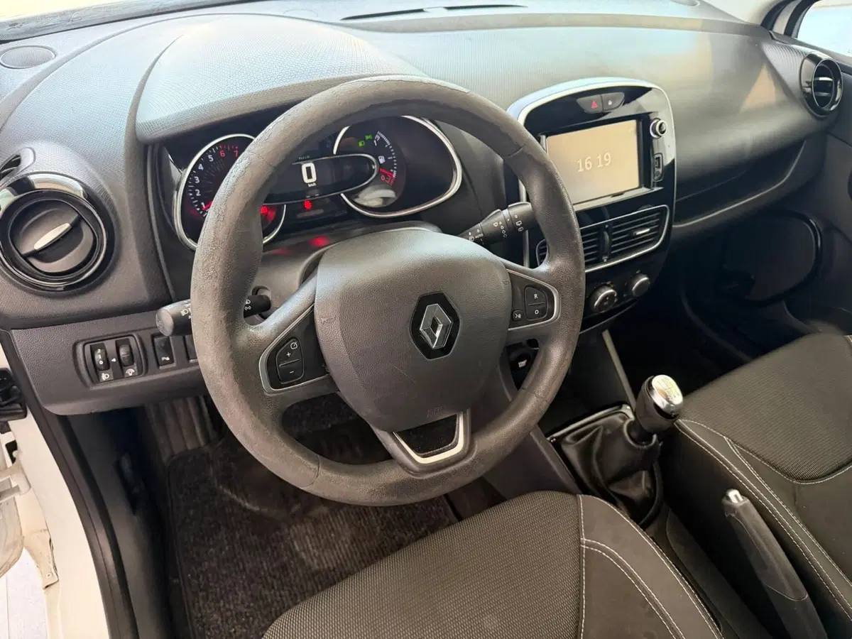 Renault Clio usata a Napoli (10)