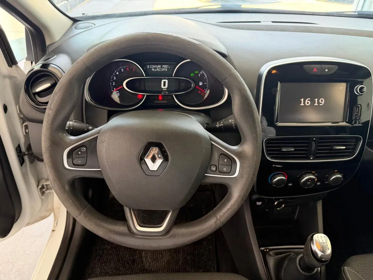 Renault Clio usata a Napoli (11)