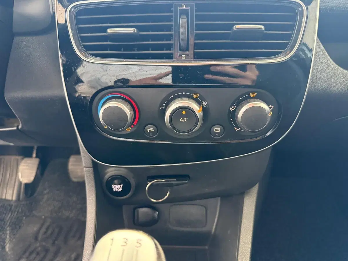 Renault Clio usata a Napoli (14)