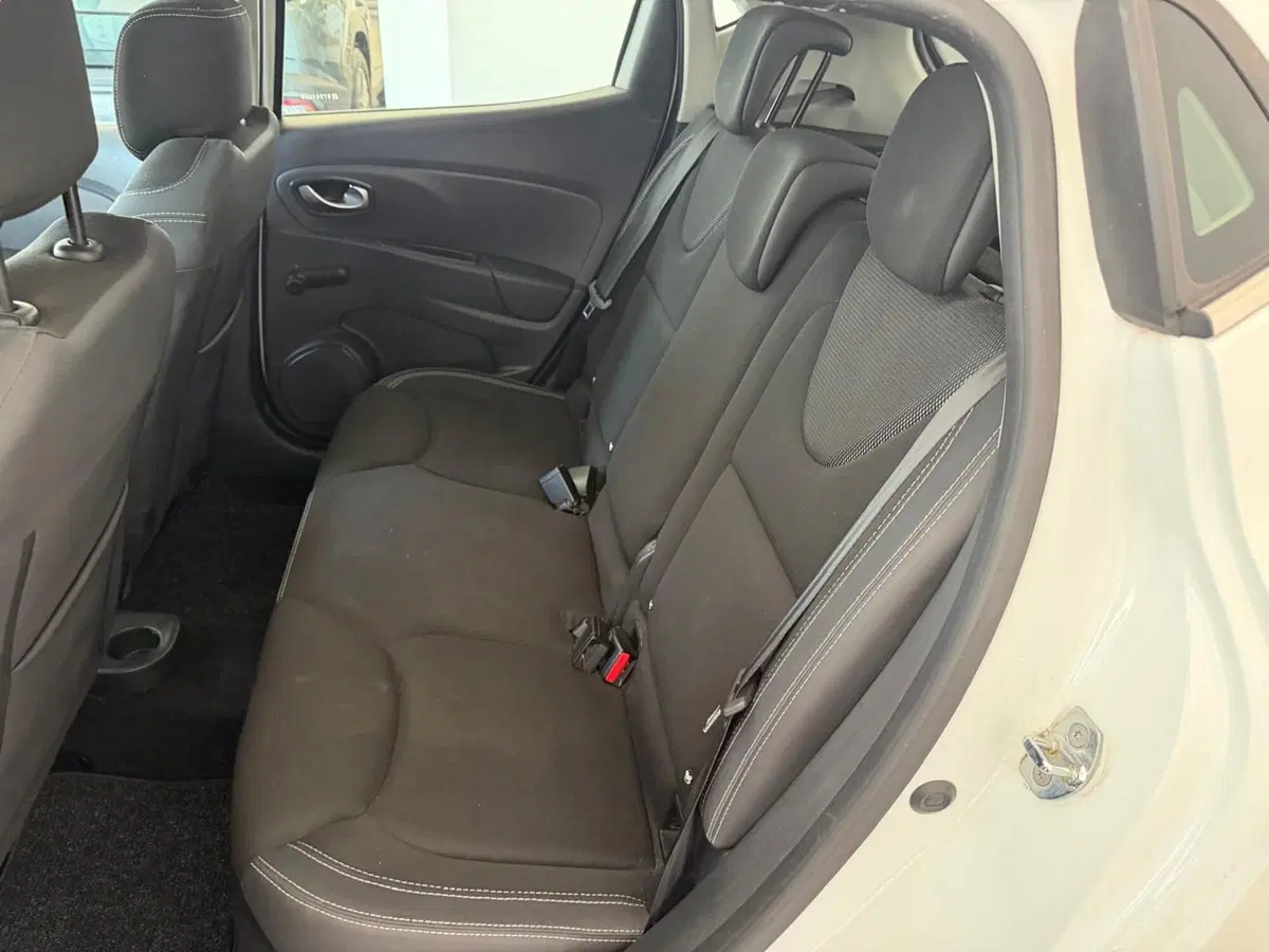 Renault Clio usata a Napoli (16)