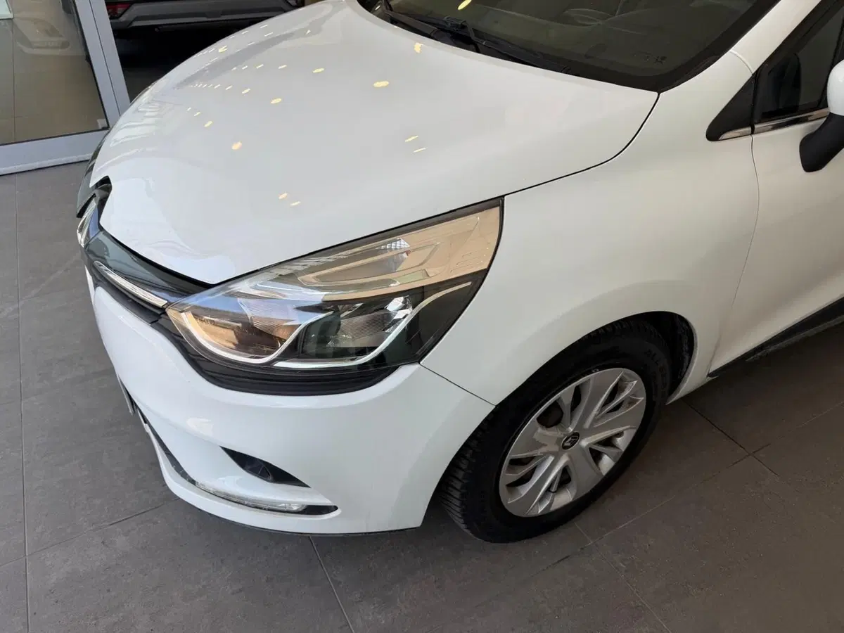 Renault Clio usata a Napoli (17)