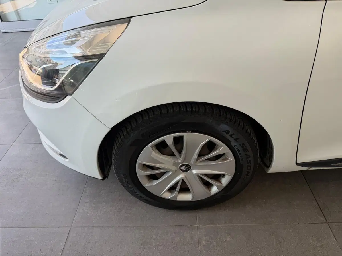 Renault Clio usata a Napoli (18)