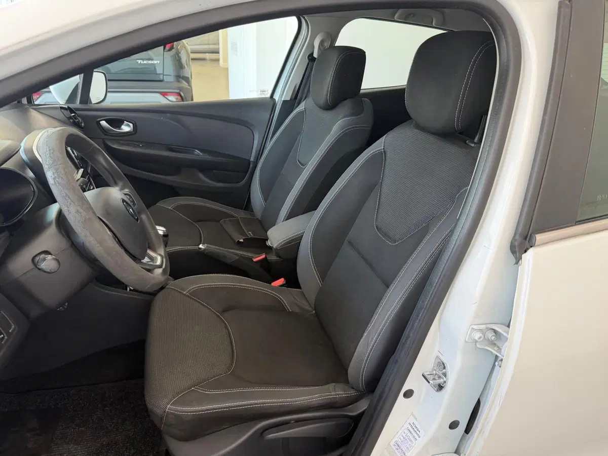 Renault Clio usata a Napoli (7)
