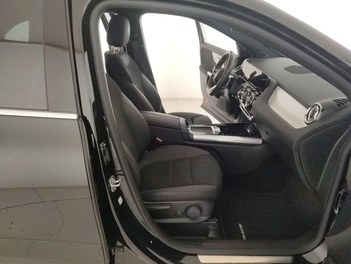 Mercedes-Benz GLA SUV usata a Genova (10)