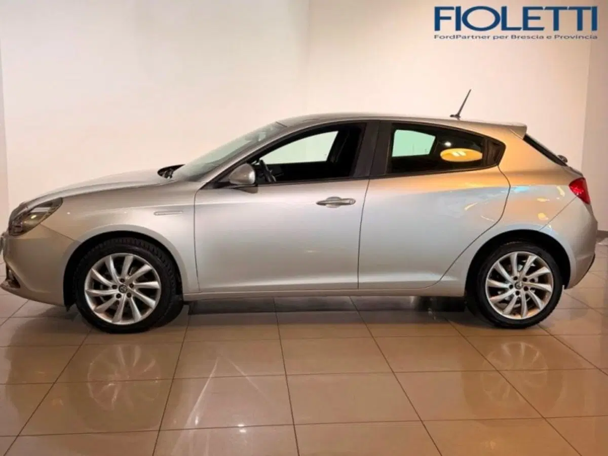 Alfa Romeo Giulietta usata a Brescia (4)