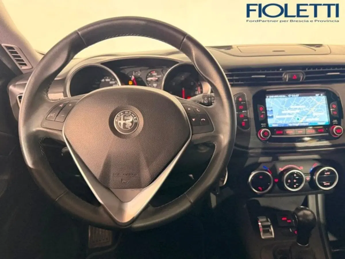 Alfa Romeo Giulietta usata a Brescia (7)