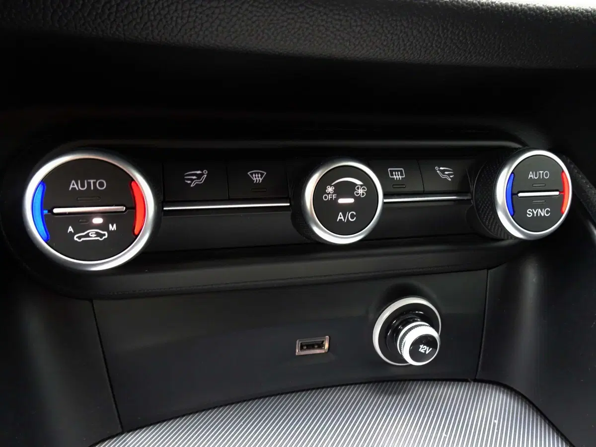 Alfa Romeo Stelvio usata a Treviso (18)