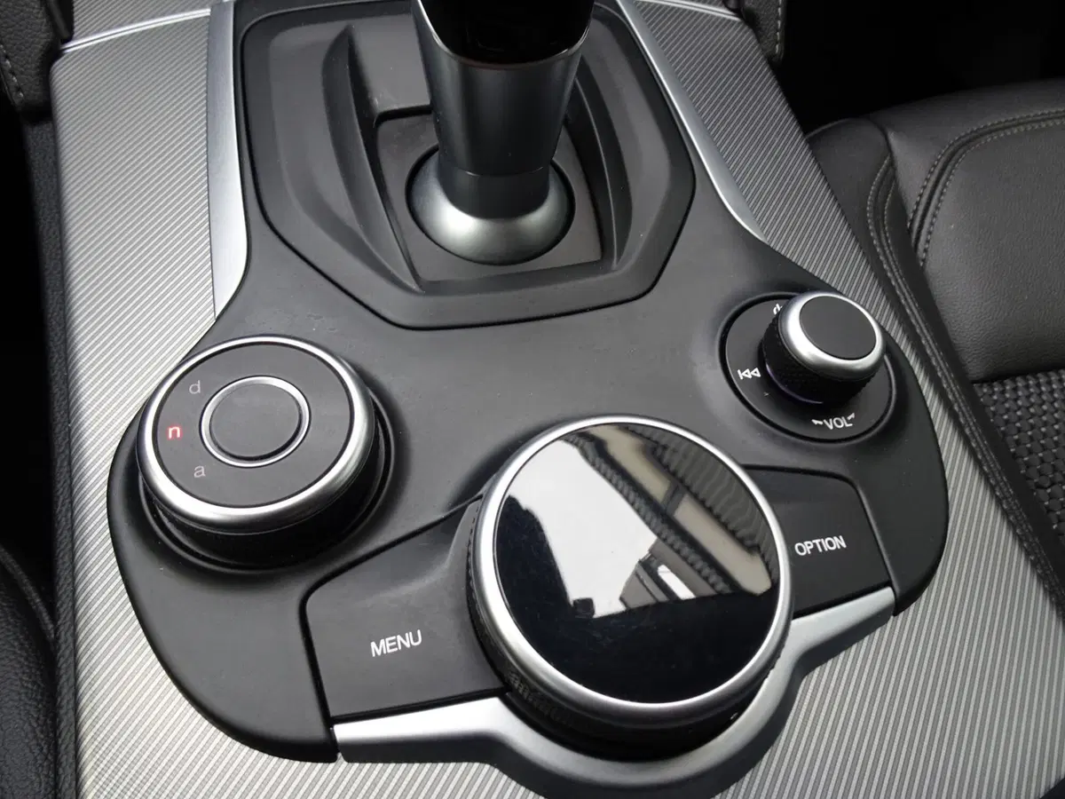 Alfa Romeo Stelvio usata a Treviso (19)