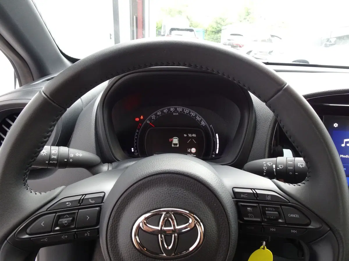 Toyota Aygo X usata a Treviso (11)