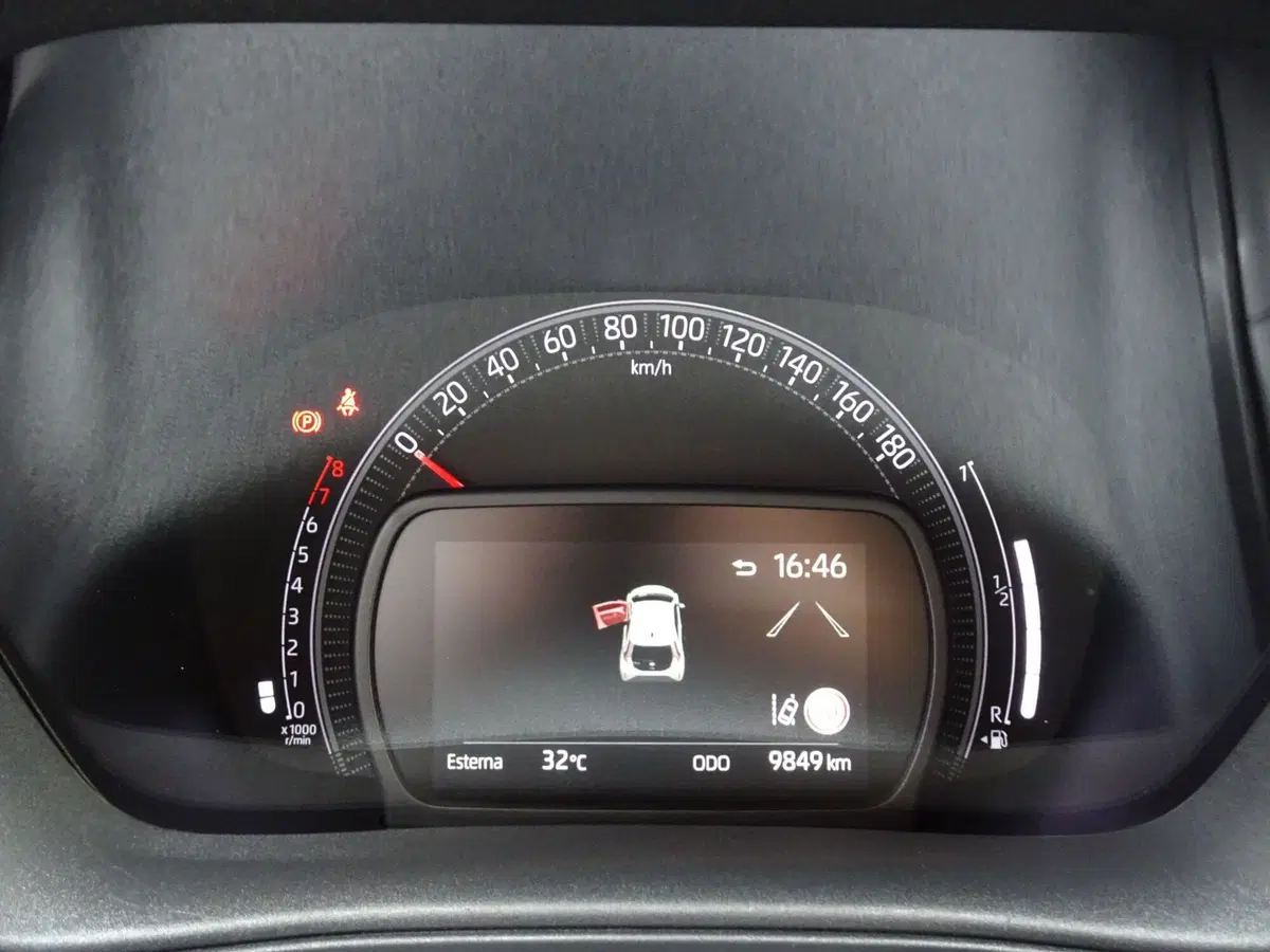 Toyota Aygo X usata a Treviso (12)