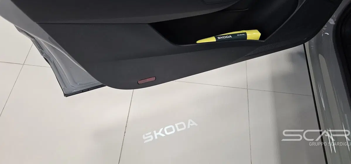 Skoda Karoq nuova a Livorno (10)
