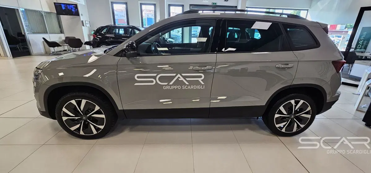 Skoda Karoq nuova a Livorno (2)