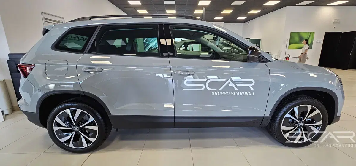 Skoda Karoq nuova a Livorno (5)