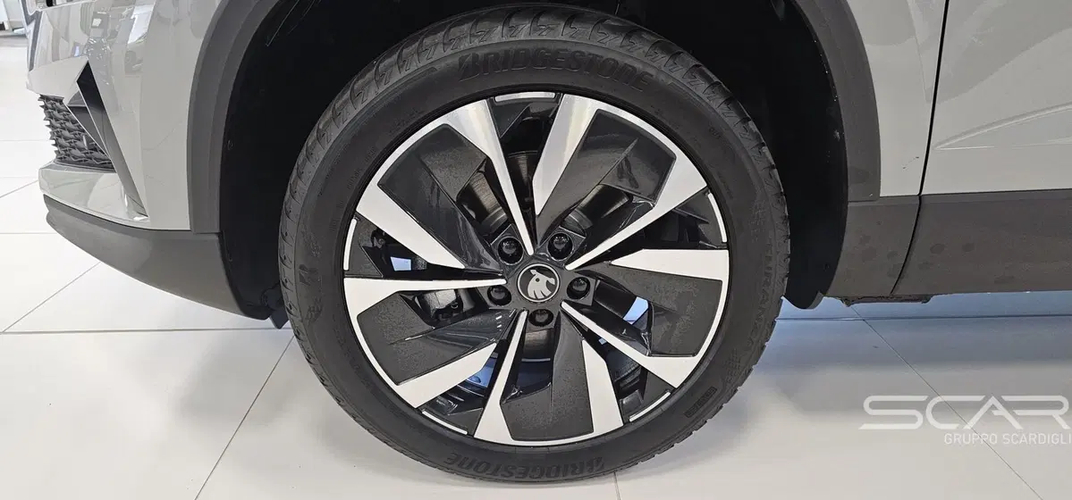 Skoda Karoq nuova a Livorno (8)
