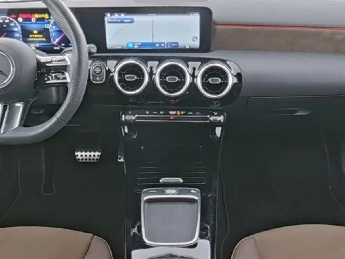 Mercedes-Benz Classe A Sedan usata a Milano (6)