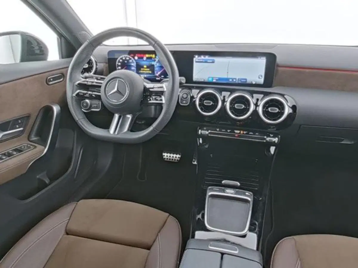 Mercedes-Benz Classe A Sedan usata a Milano (7)