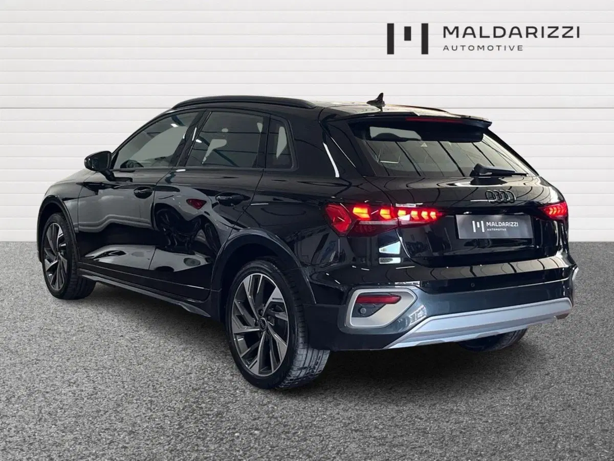Audi A3 allstreet nuova a Bari (4)
