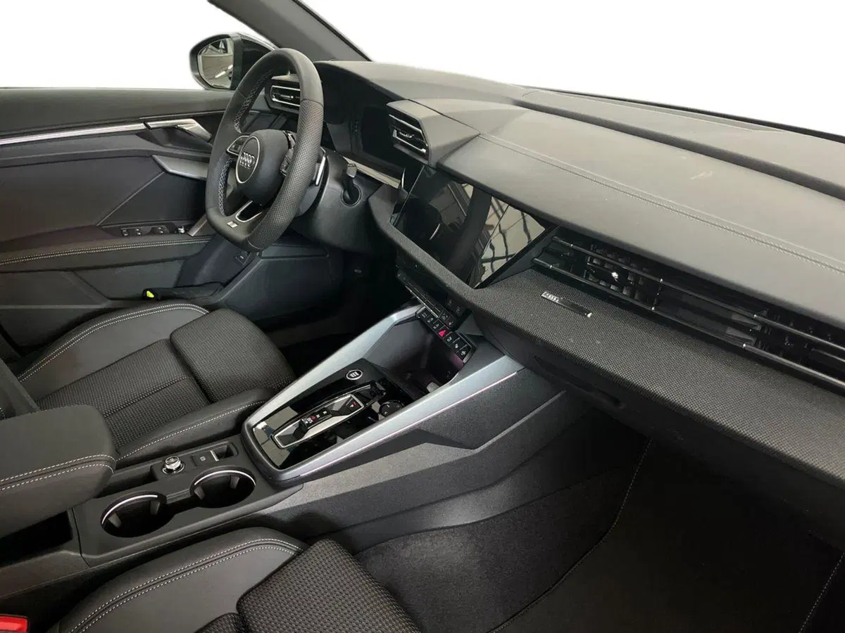 Audi A3 allstreet nuova a Bari (9)