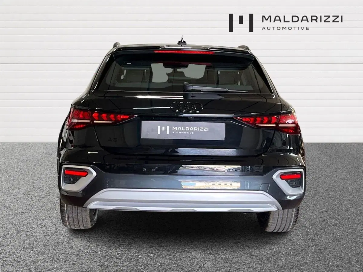 Audi A3 allstreet nuova a Bari (3)